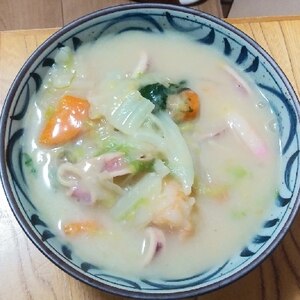 うどんスープで作る簡単具沢山チャンポン